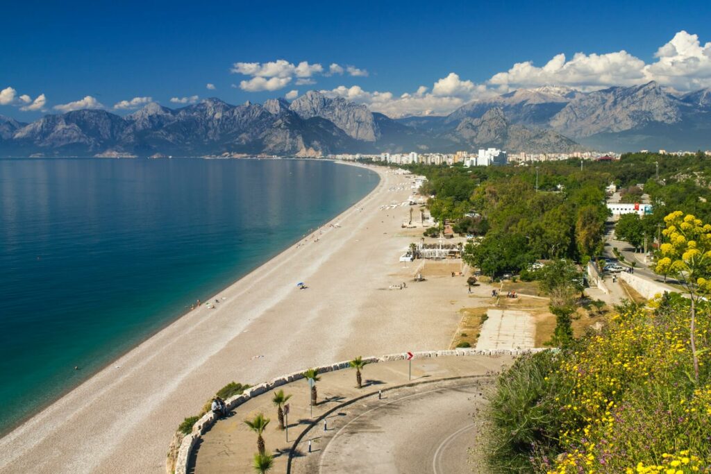 antalya konyaaltı sahili