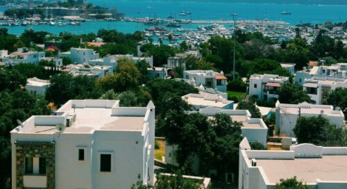 bodrum'da beyaz evler