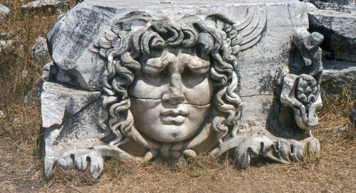 didim apollon tapınağı medusa başı heykeli
