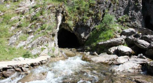 pınargözü mağarası nerede